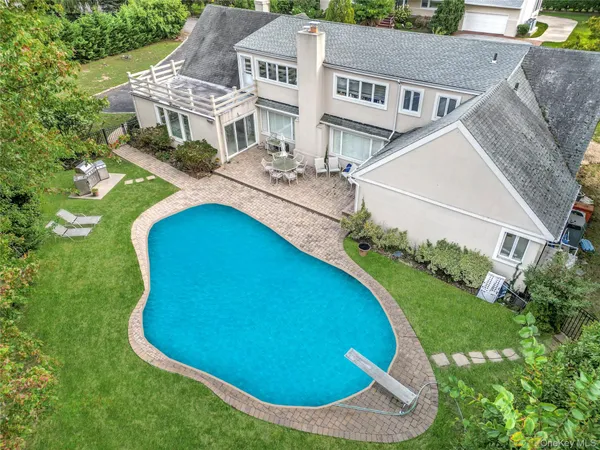 $2,099,000 | 4 Willow Lane, Hewlett, NY 11557