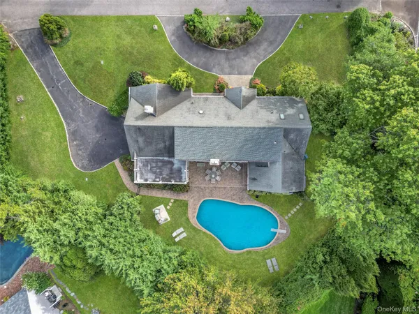 $2,099,000 | 4 Willow Lane, Hewlett, NY 11557