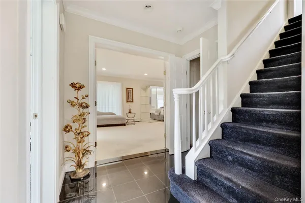 $2,099,000 | 4 Willow Lane, Hewlett, NY 11557