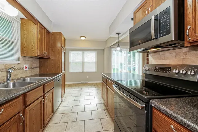 $1,845 | 1701 North Hanover Avenue, Independence, MO 64056