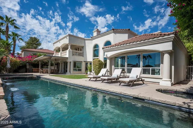 an aerial view of a house with outdoor space and lake view