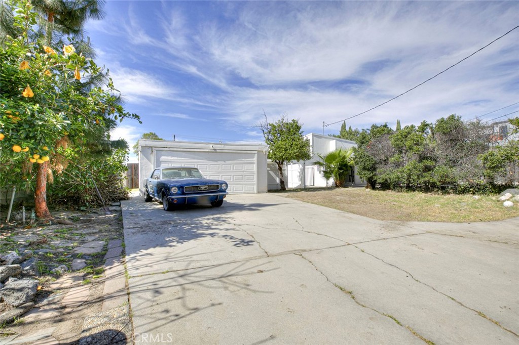 10412 Reseda Boulevard Porter Ranch, CA 91326 - Photo 22 of 38 a view of a car garage