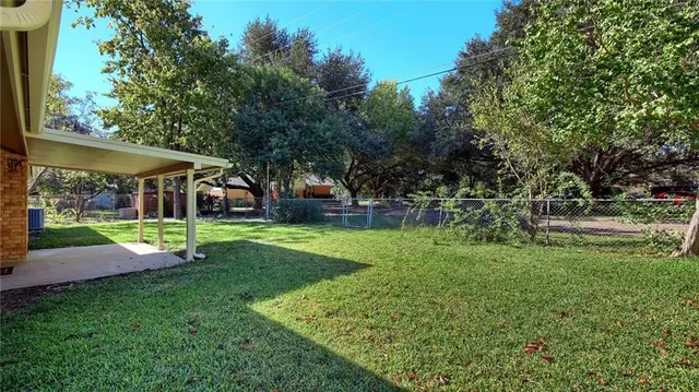 a view of house with a big yard