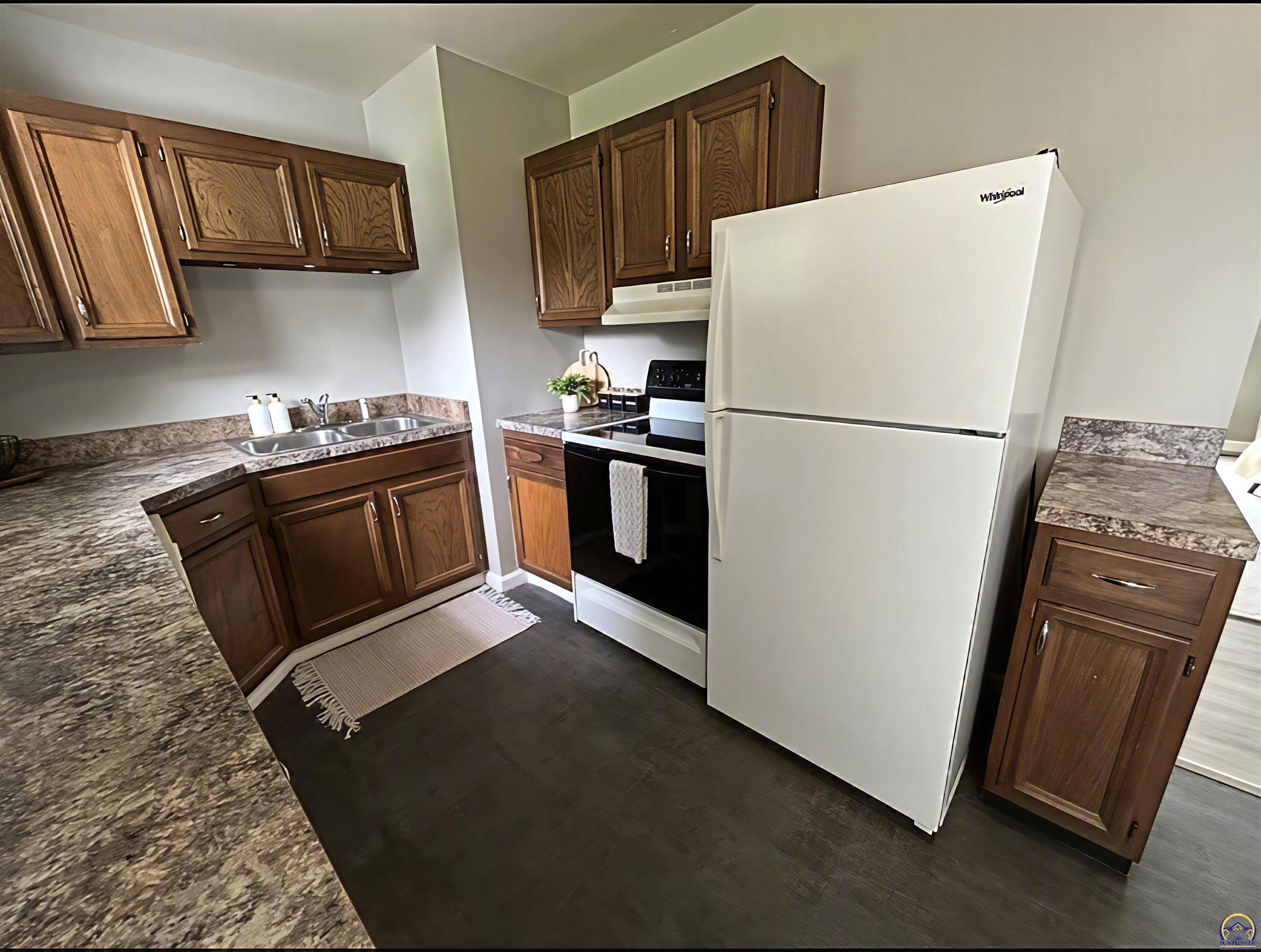 3912 Southwest 26th Street Topeka, KS 66614 - Photo 7 of 19