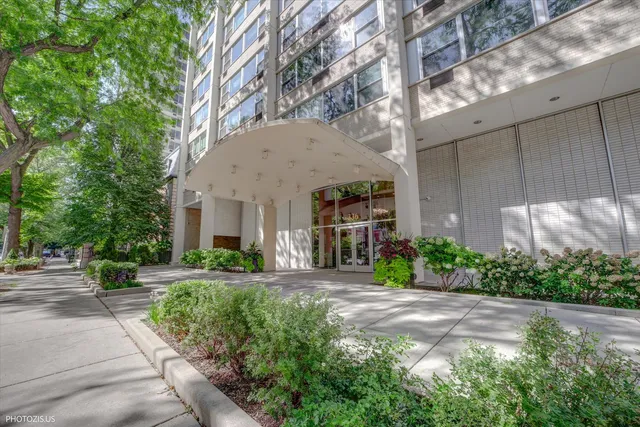 $339,900 | 336 West Wellington Avenue, Unit 1002, Chicago, IL 60657