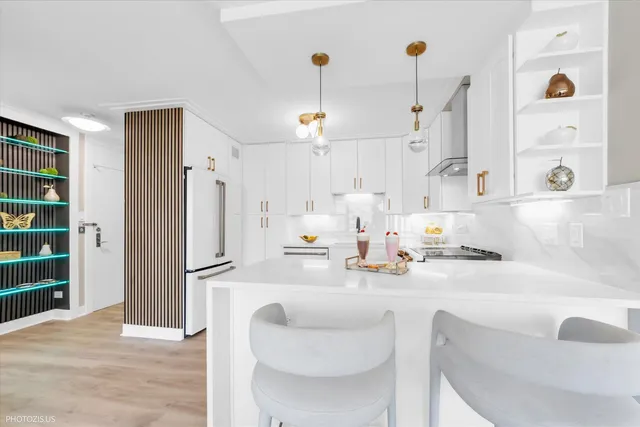 $339,900 | 336 West Wellington Avenue, Unit 1002, Chicago, IL 60657