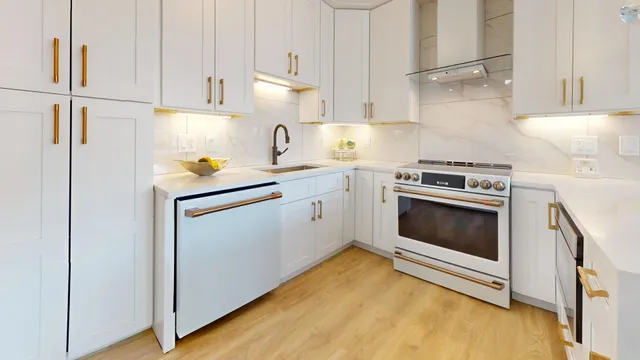 $339,900 | 336 West Wellington Avenue, Unit 1002, Chicago, IL 60657