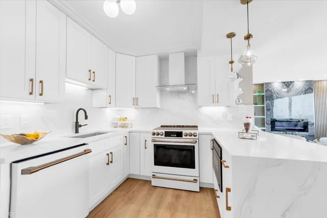 $339,900 | 336 West Wellington Avenue, Unit 1002, Chicago, IL 60657