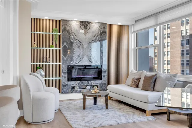 $339,900 | 336 West Wellington Avenue, Unit 1002, Chicago, IL 60657