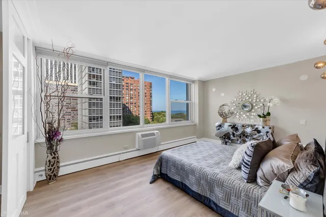 $339,900 | 336 West Wellington Avenue, Unit 1002, Chicago, IL 60657