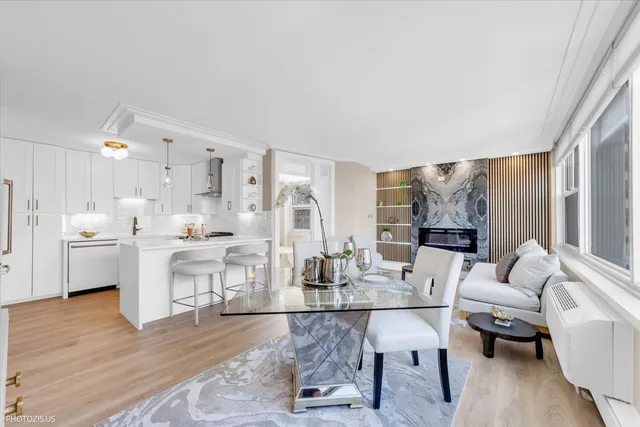 $339,900 | 336 West Wellington Avenue, Unit 1002, Chicago, IL 60657