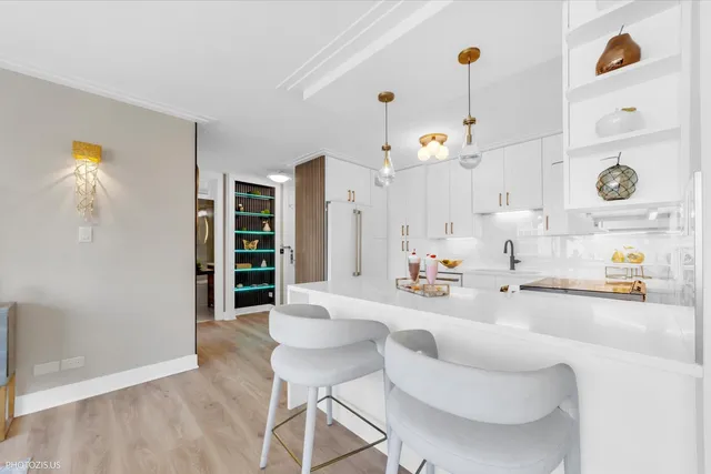 $339,900 | 336 West Wellington Avenue, Unit 1002, Chicago, IL 60657