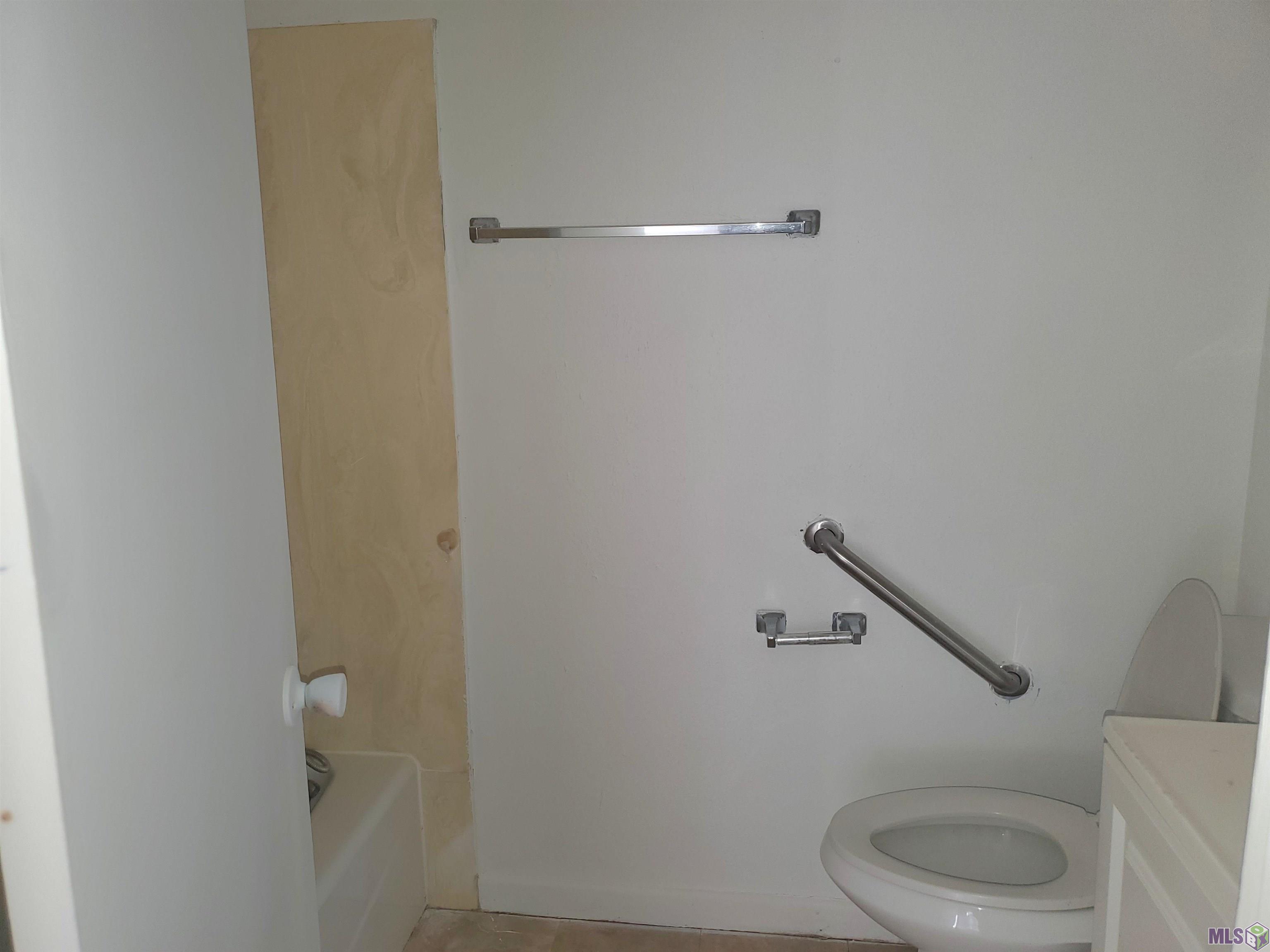 2965 Madison Avenue Baton Rouge, LA 70802 - Photo 14 of 16 Master Bathroom