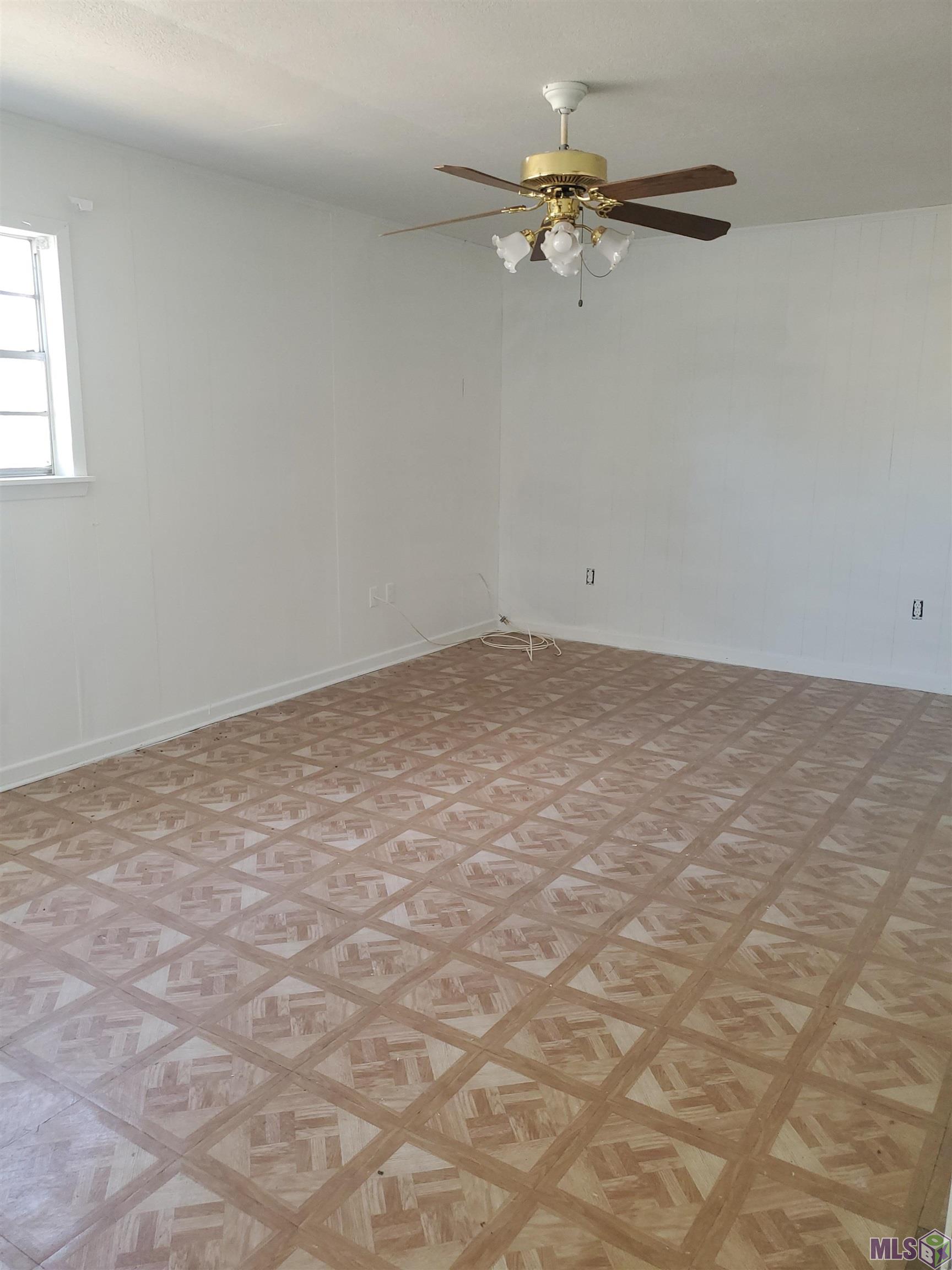 2965 Madison Avenue Baton Rouge, LA 70802 - Photo 6 of 16 Living Room