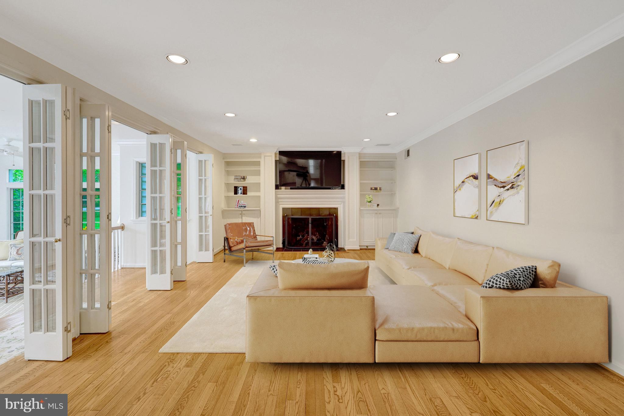 911 Rail Court McLean, VA 22102 - Photo 15 of 63 Family Rm w/ French Bi-fold Doors