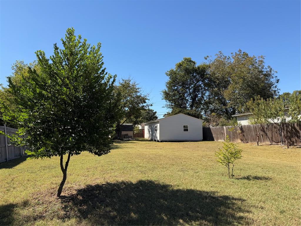 5127 Cardiff Street Dallas, TX 75241 - Photo 6 of 11 a view of a yard with mountain