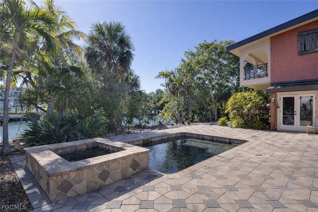 505 Lighthouse Way Sanibel, FL 33957 - Photo 10 of 11