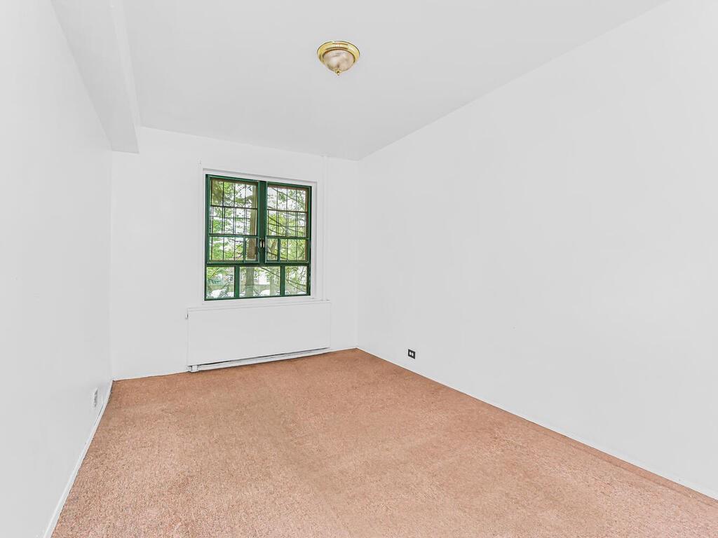 1510 Archer Road, Unit MF Bronx, NY 10462 - Photo 7 of 10 an empty room with a window