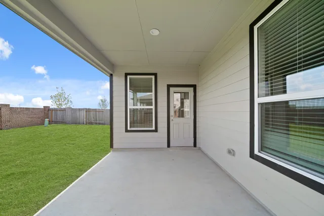 a view of a house with backyard and garden