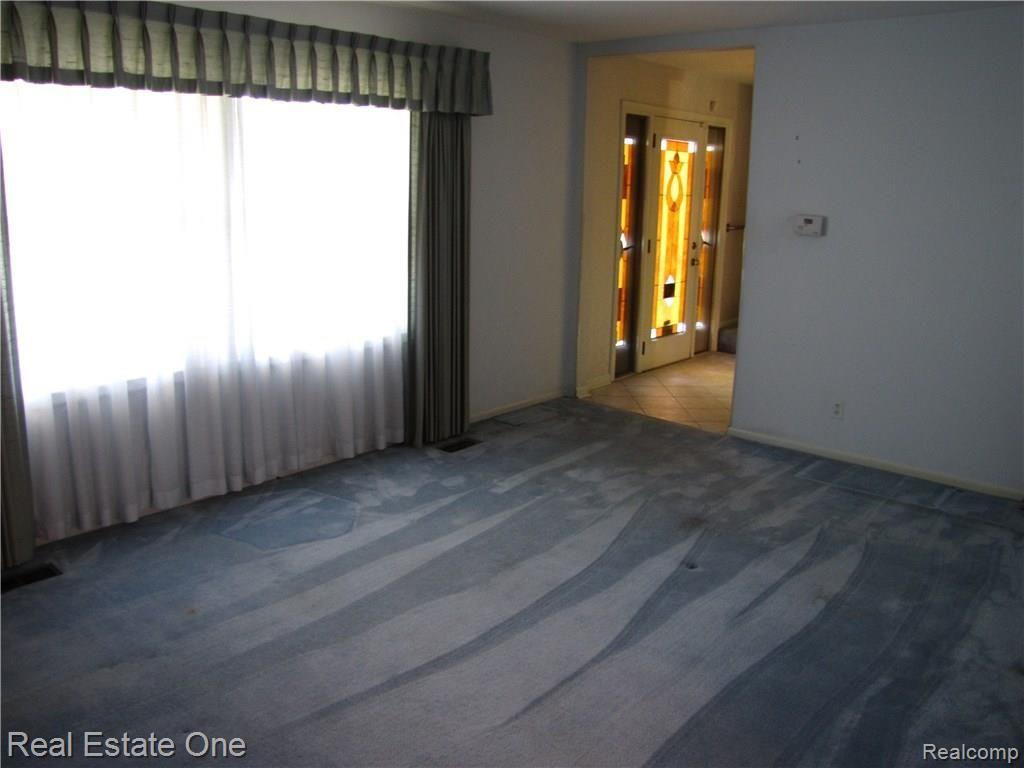 5316 North Georgetown Road Grand Blanc, MI 48439 - Photo 6 of 13 Family Room.JPG