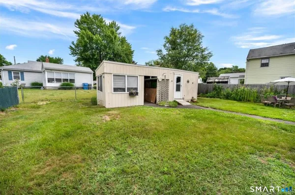 $1,600 | 607 Hartford Road, Manchester, CT 06040