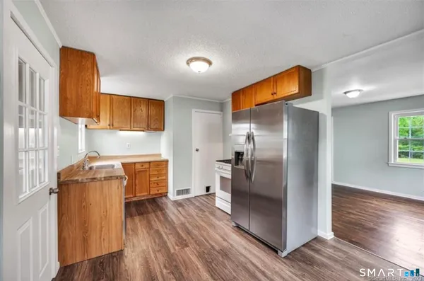 $1,600 | 607 Hartford Road, Manchester, CT 06040