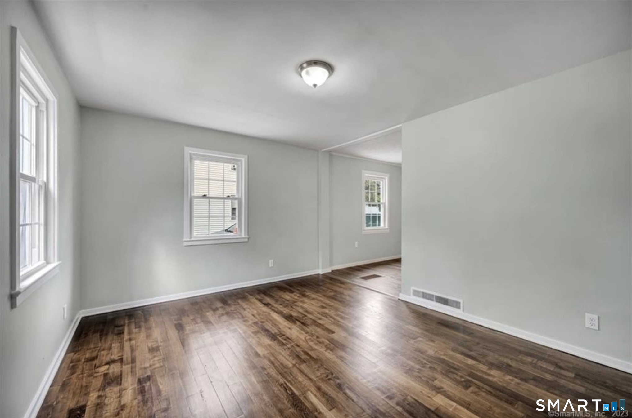 607 Hartford Road Manchester, CT 06040 - Photo 5 of 11