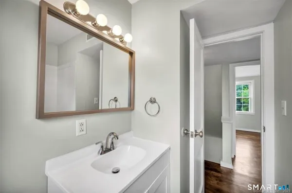 $1,600 | 607 Hartford Road, Manchester, CT 06040