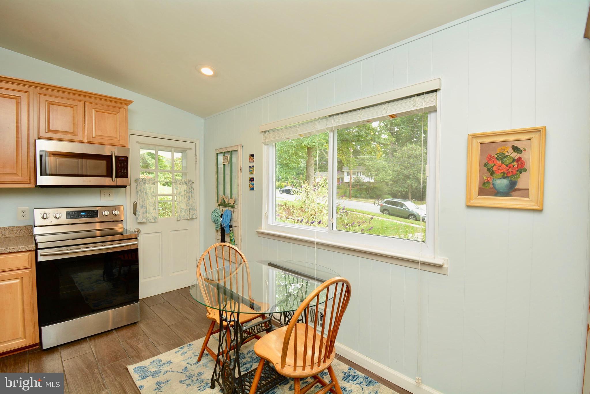 6330 Alberta Street Springfield, VA 22152 - Photo 14 of 50 Kitchen with eat in space.