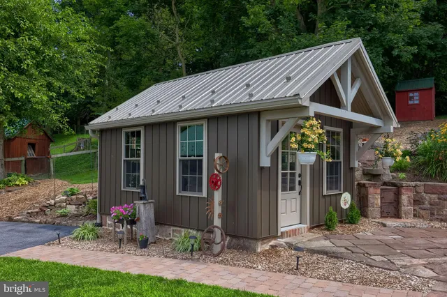 $899,900 | 335 North Clay Road, Lititz, PA 17543