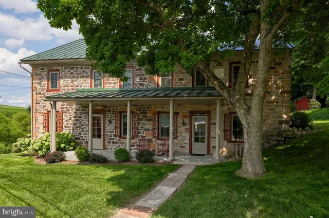 $899,900 | 335 North Clay Road, Lititz, PA 17543