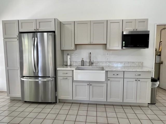 140 Uwapo Road, Unit 21101 Kihei, HI 96753 - Photo 9 of 12 a kitchen with white cabinets and stainless steel appliances
