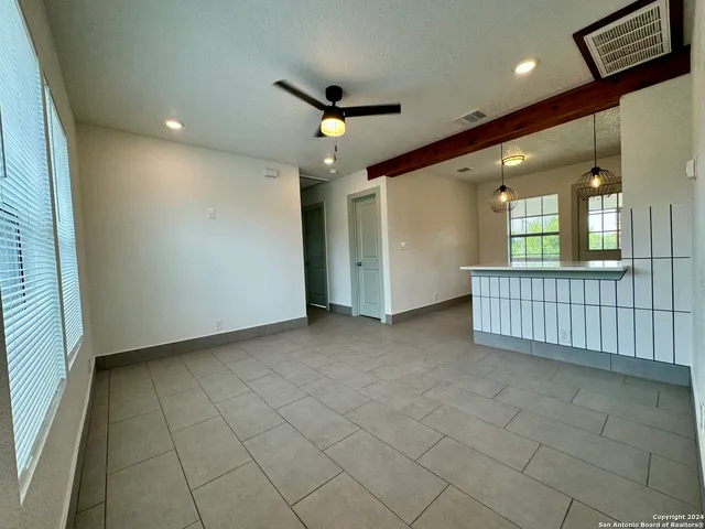 a view of an entryway with a livingroom
