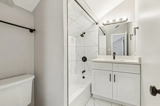 $438,000 | 21688 West Ravine Drive, Lake Zurich, IL 60047