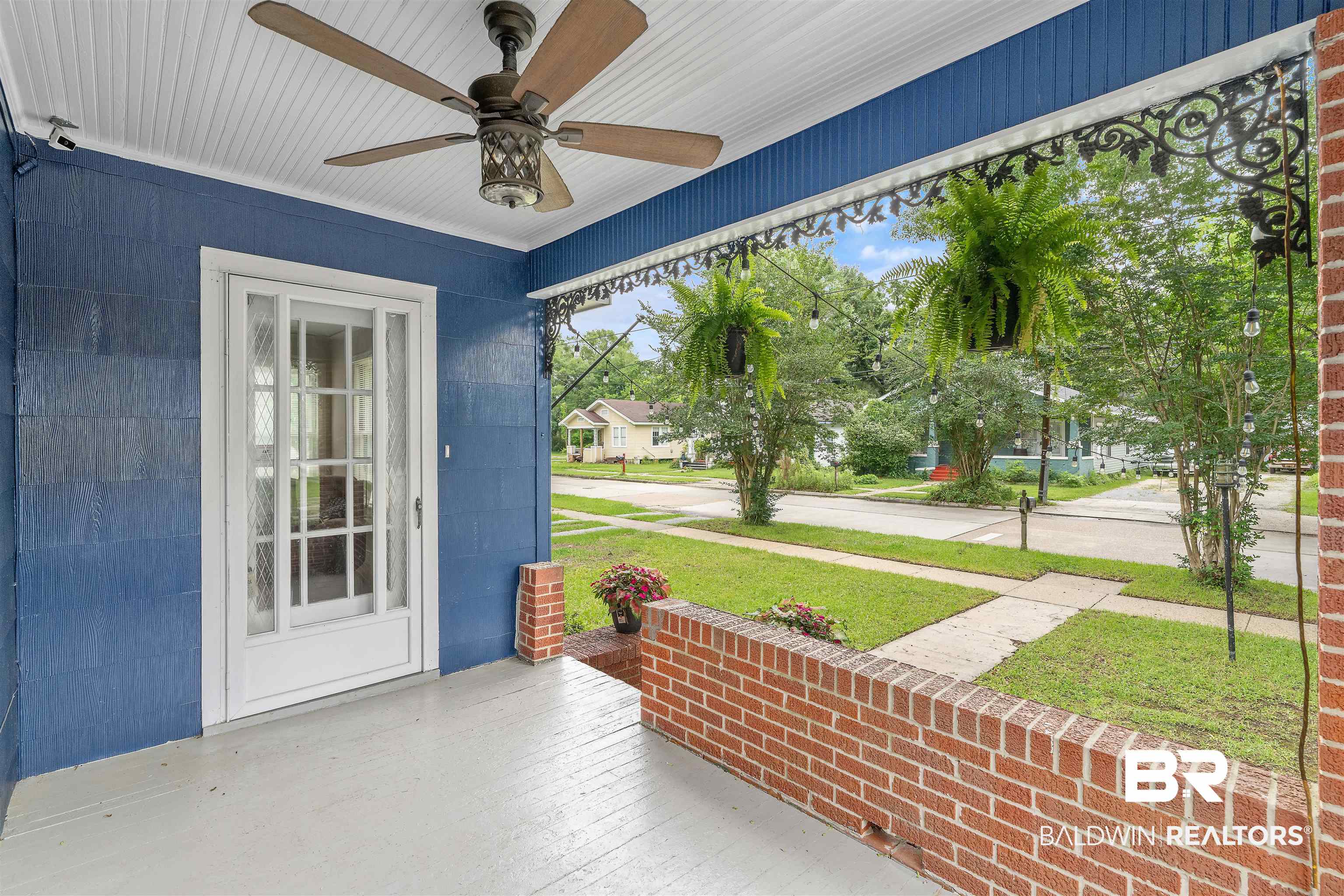 137 Hyland Avenue Mobile, AL 36607 - Photo 2 of 30
