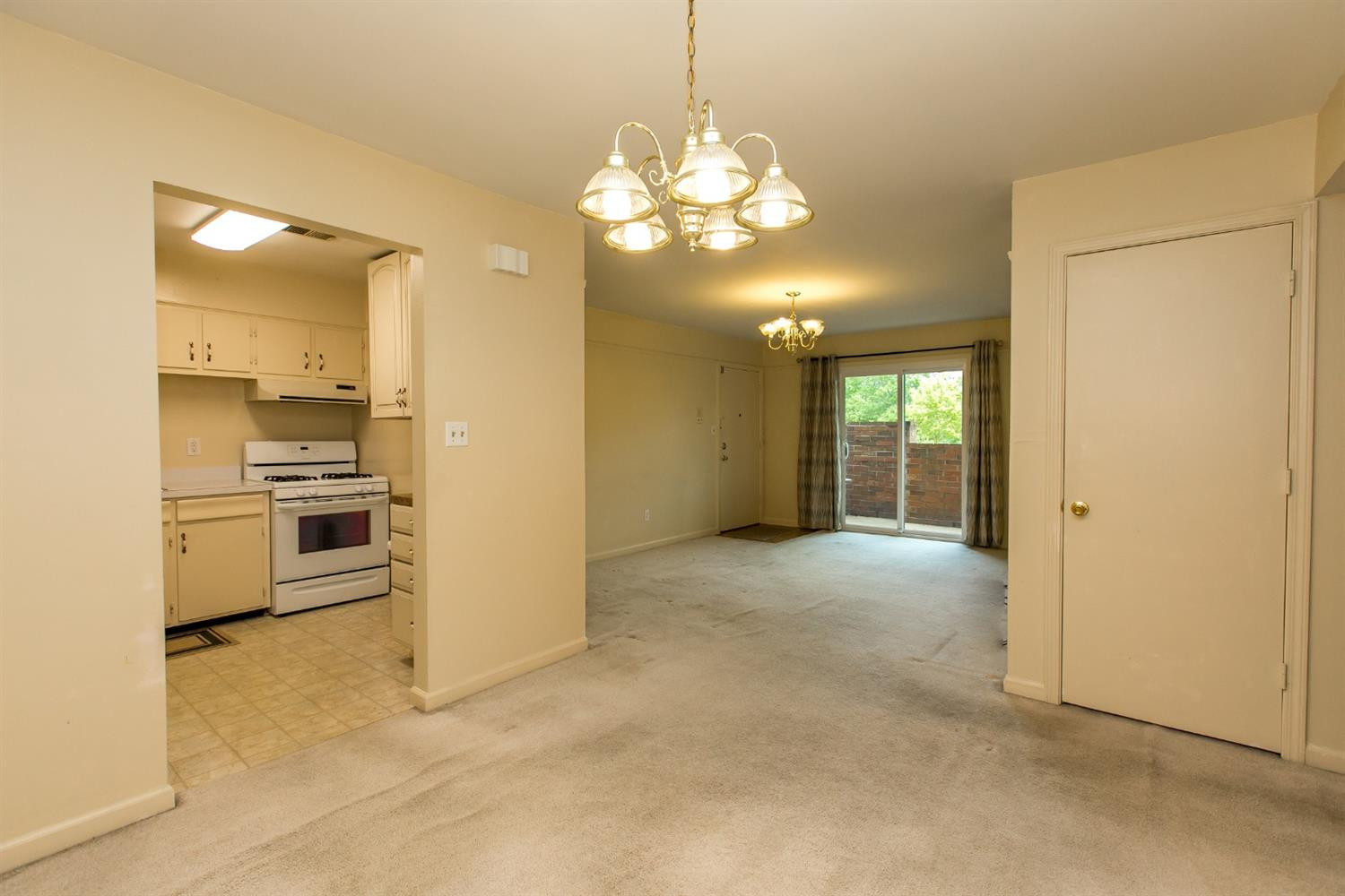 1040 Armstrong Mill Road, Unit B Lexington, KY 40517 - Photo 9 of 32 Photo 9