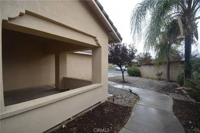a view of a back yard of the house