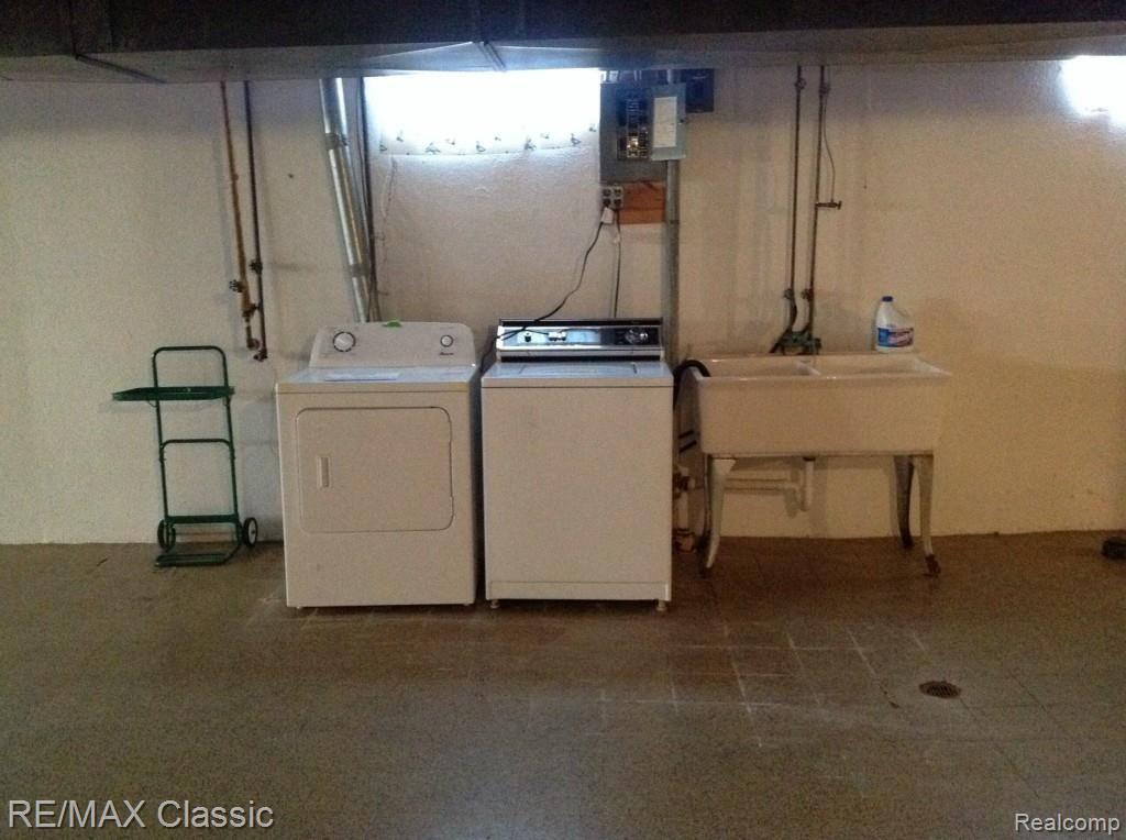 32176 Baintree Road Farmington, MI 48334 - Photo 18 of 41 CameraAwesomePhoto_17.jpg