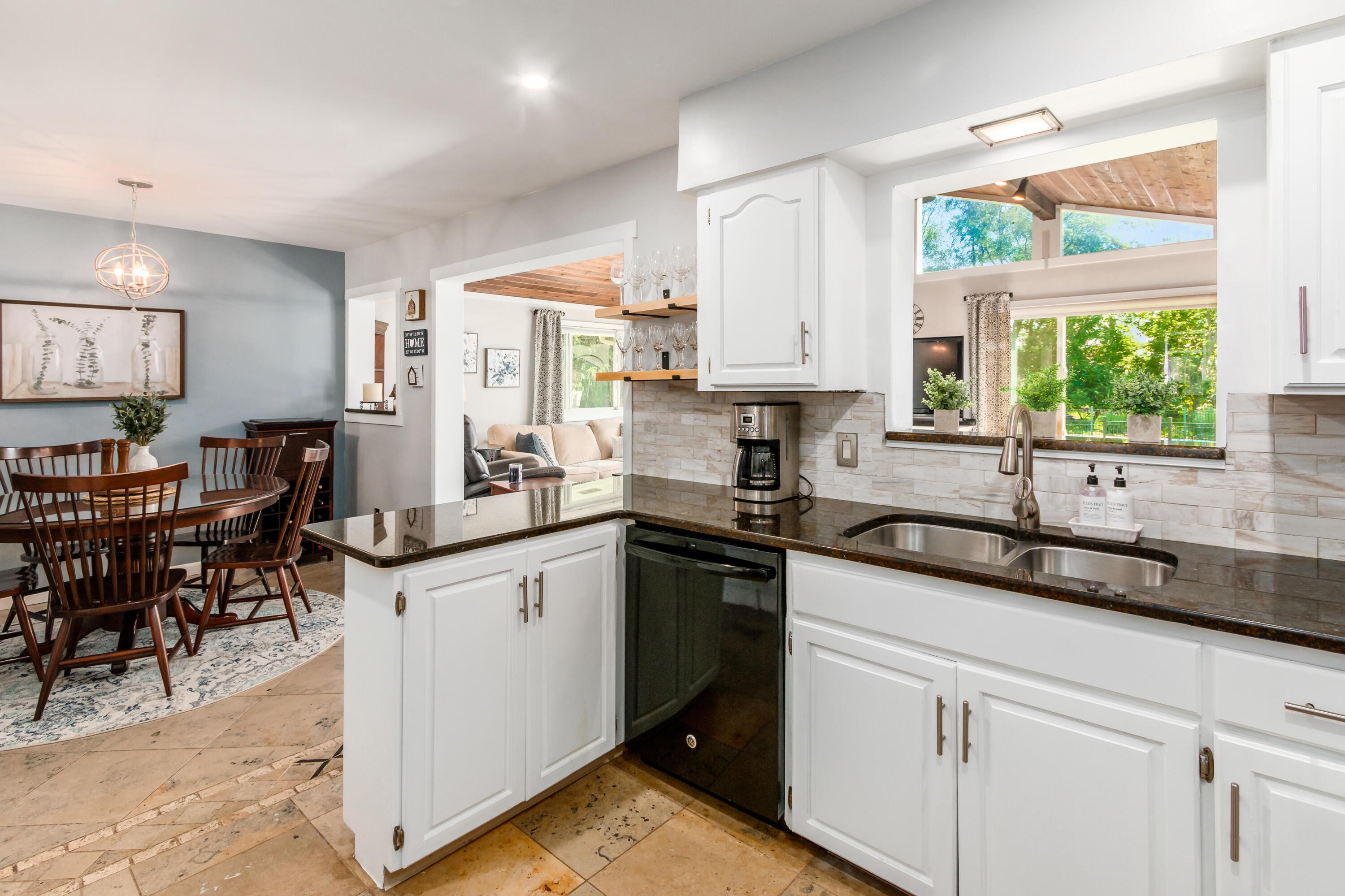 5165 Tussic St Road Westerville, OH 43082 - Photo 6 of 62 Great kitchen for entertaining friends and family!
