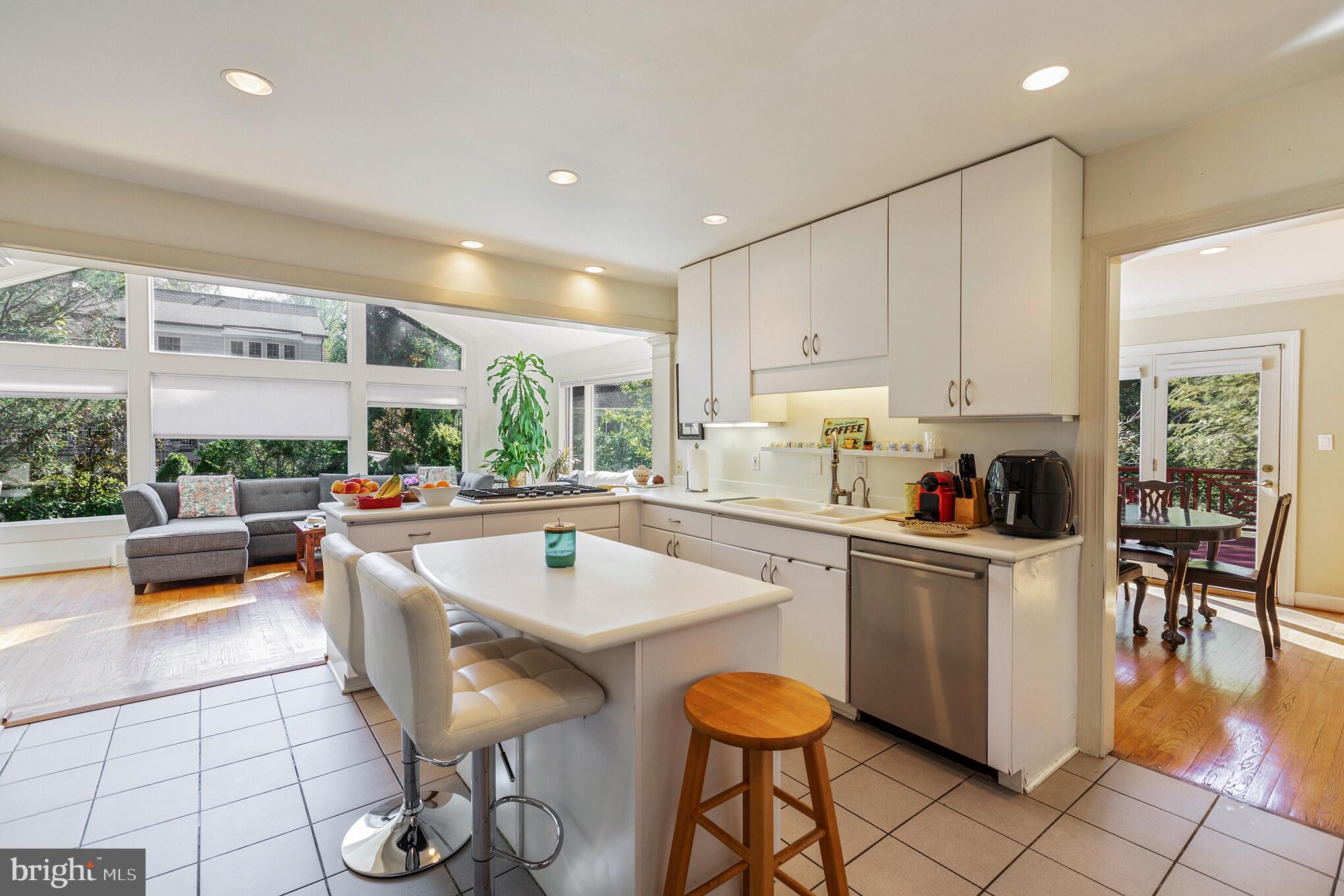 4850 Langdrum Lane Chevy Chase, MD 20815 - Photo 13 of 47
