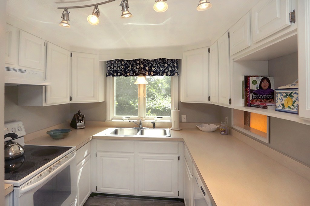 15 Warren Street Georgetown, MA 01833 - Photo 9 of 24 Gallery Image 9