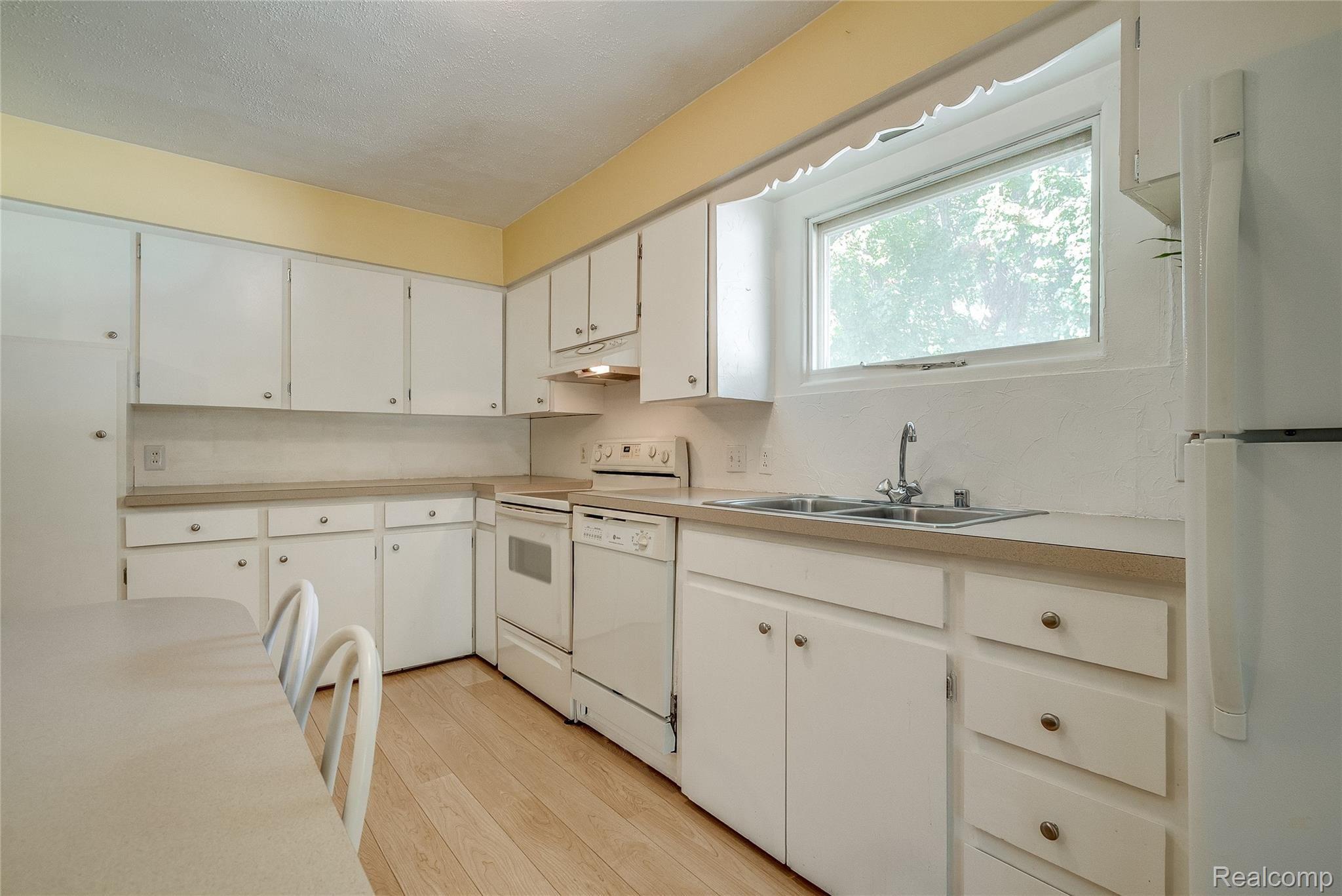 5270 Drayton Road Clarkston, MI 48346 - Photo 14 of 29 Interiors (6 of 24).jpg