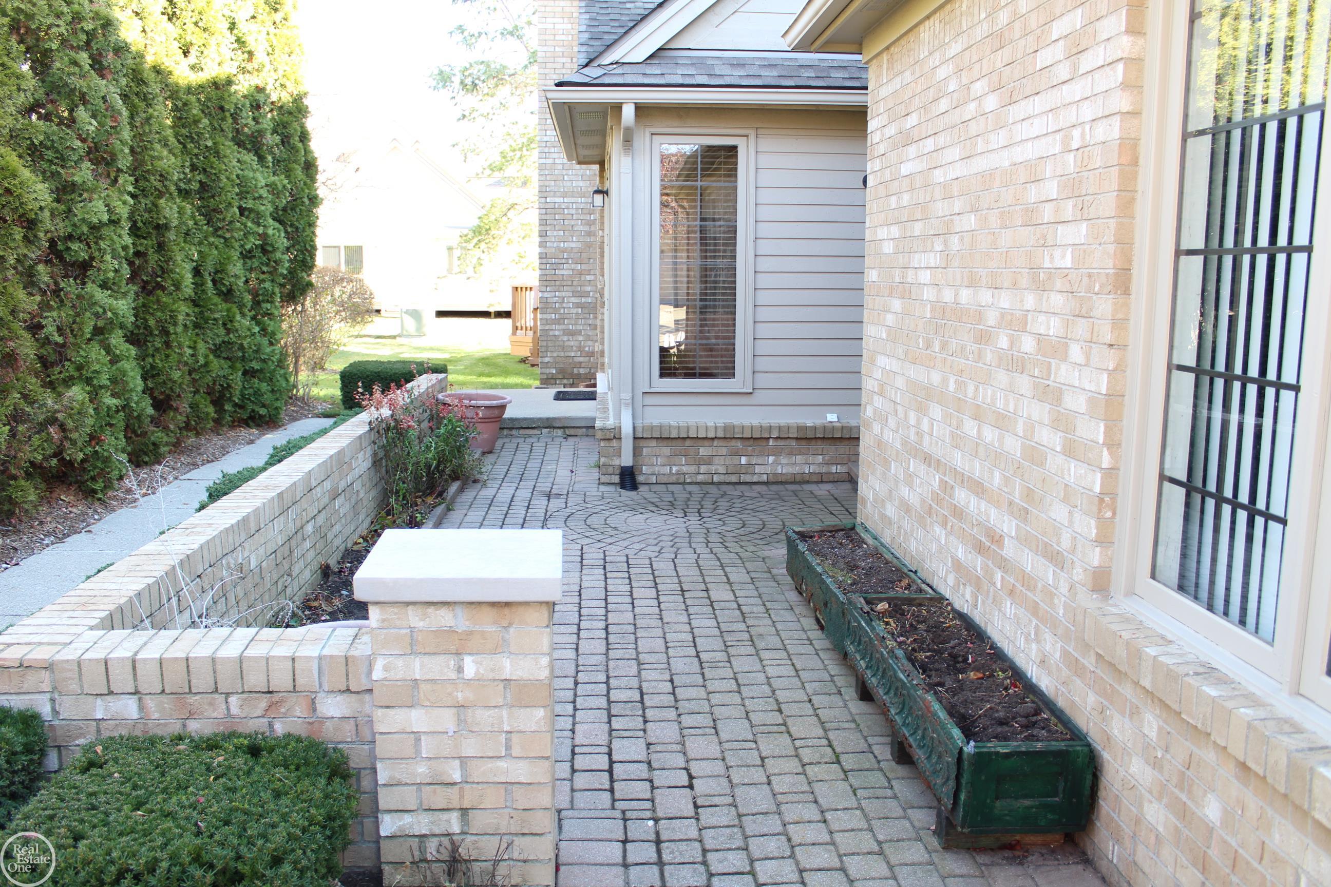 52192 Southview Ridge Macomb, MI 48042 - Photo 26 of 39 50194740-55729daf-d5ad-4db0-9d2d-cef0d7b69321.JPG