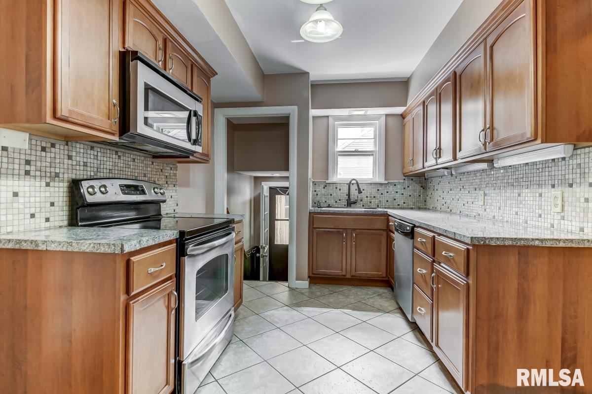 2112 South Walnut Street Springfield, IL 62704 - Photo 7 of 40