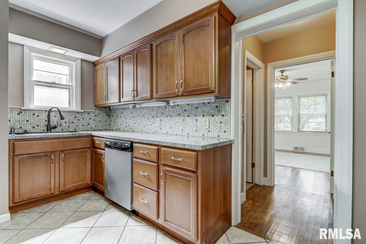 2112 South Walnut Street Springfield, IL 62704 - Photo 8 of 40