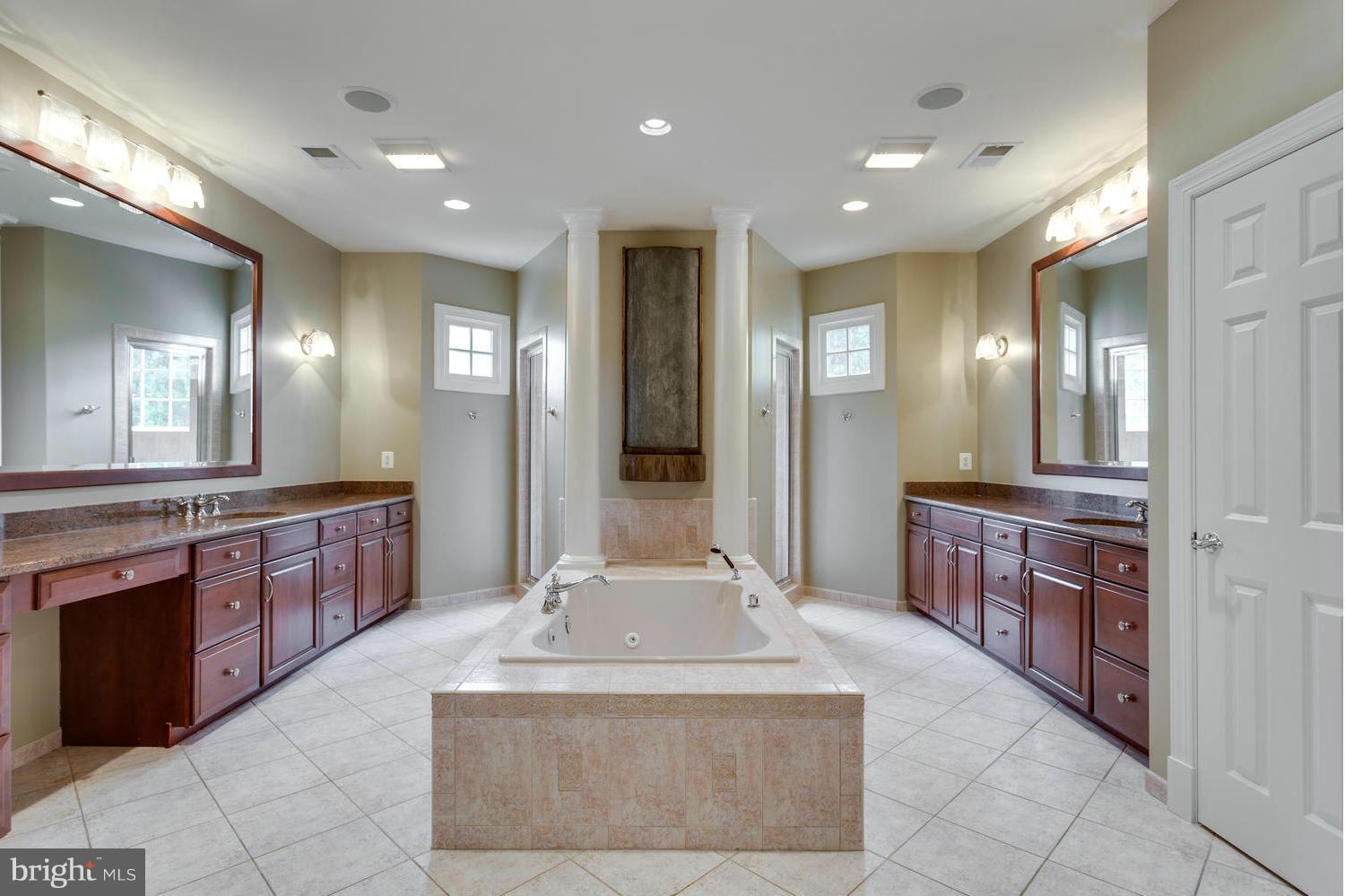 7825 Loughran Road McLean, VA 22102 - Photo 16 of 25 Bath (Master)