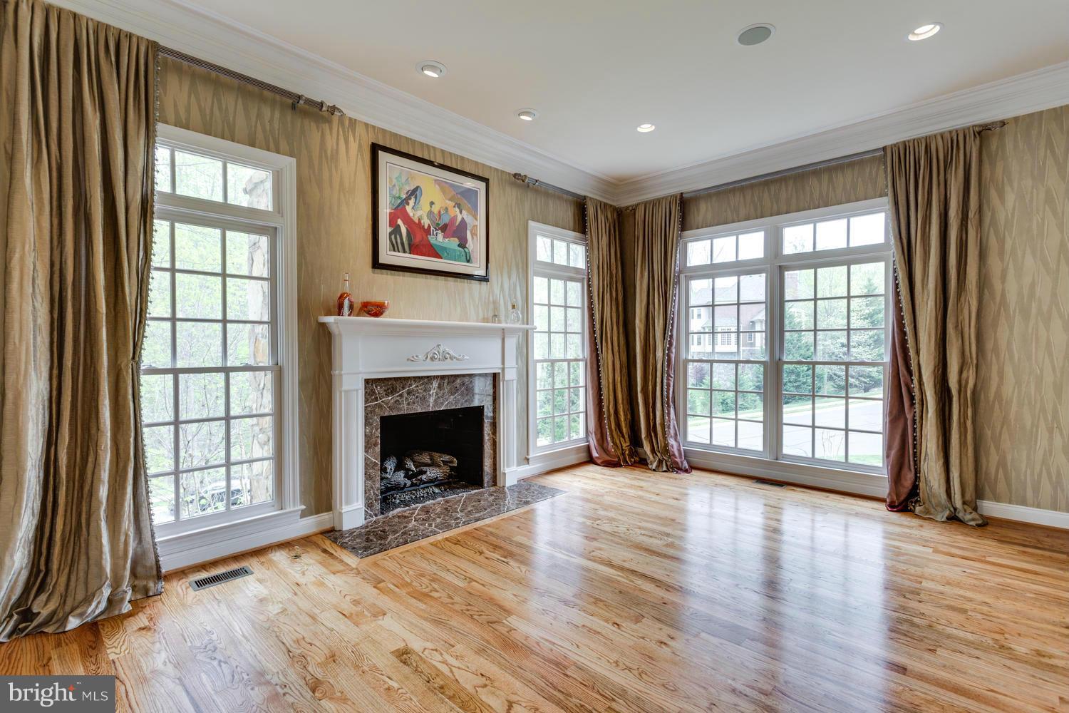 7825 Loughran Road McLean, VA 22102 - Photo 3 of 25 Living Room