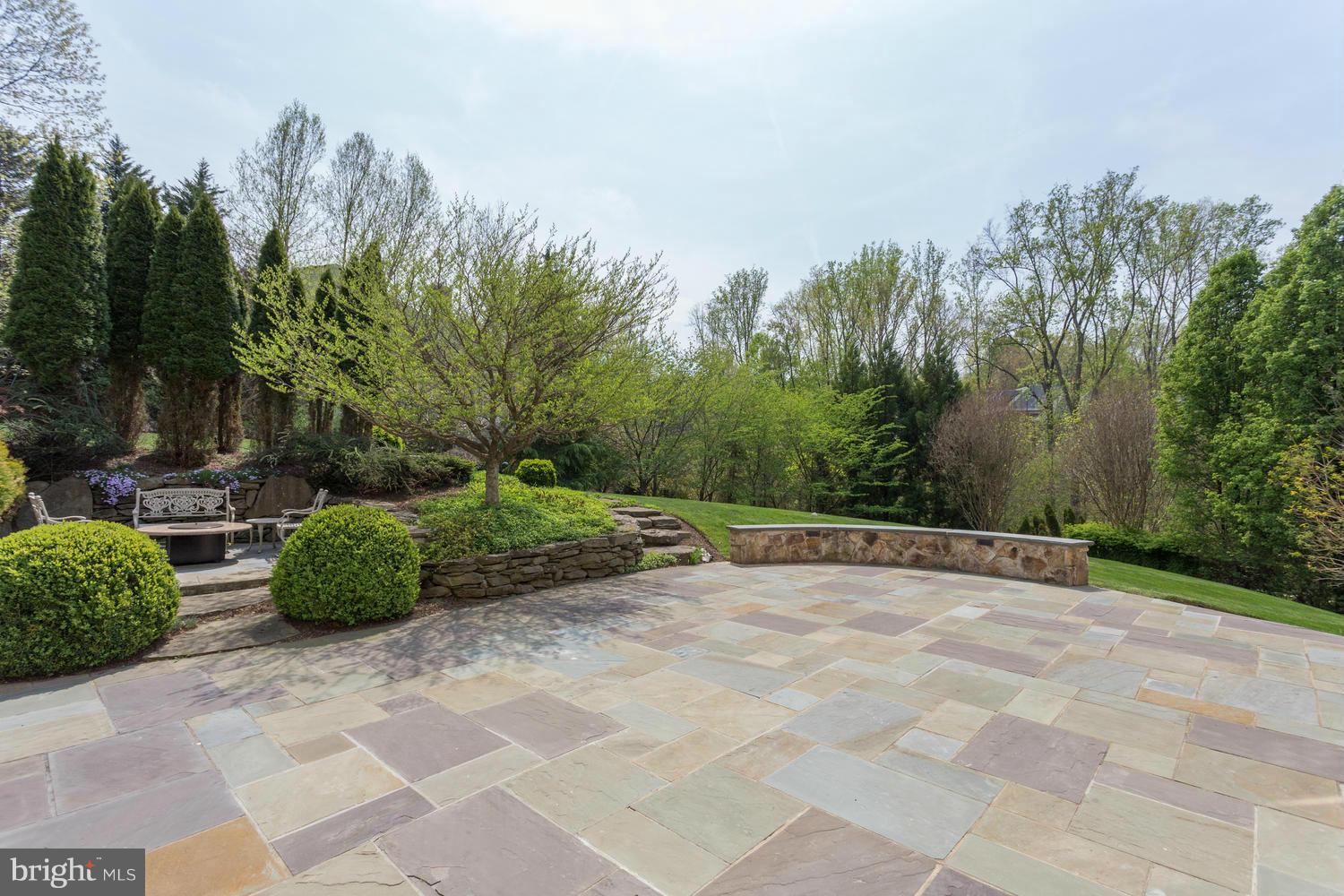 7825 Loughran Road McLean, VA 22102 - Photo 22 of 25 Exterior (Rear)