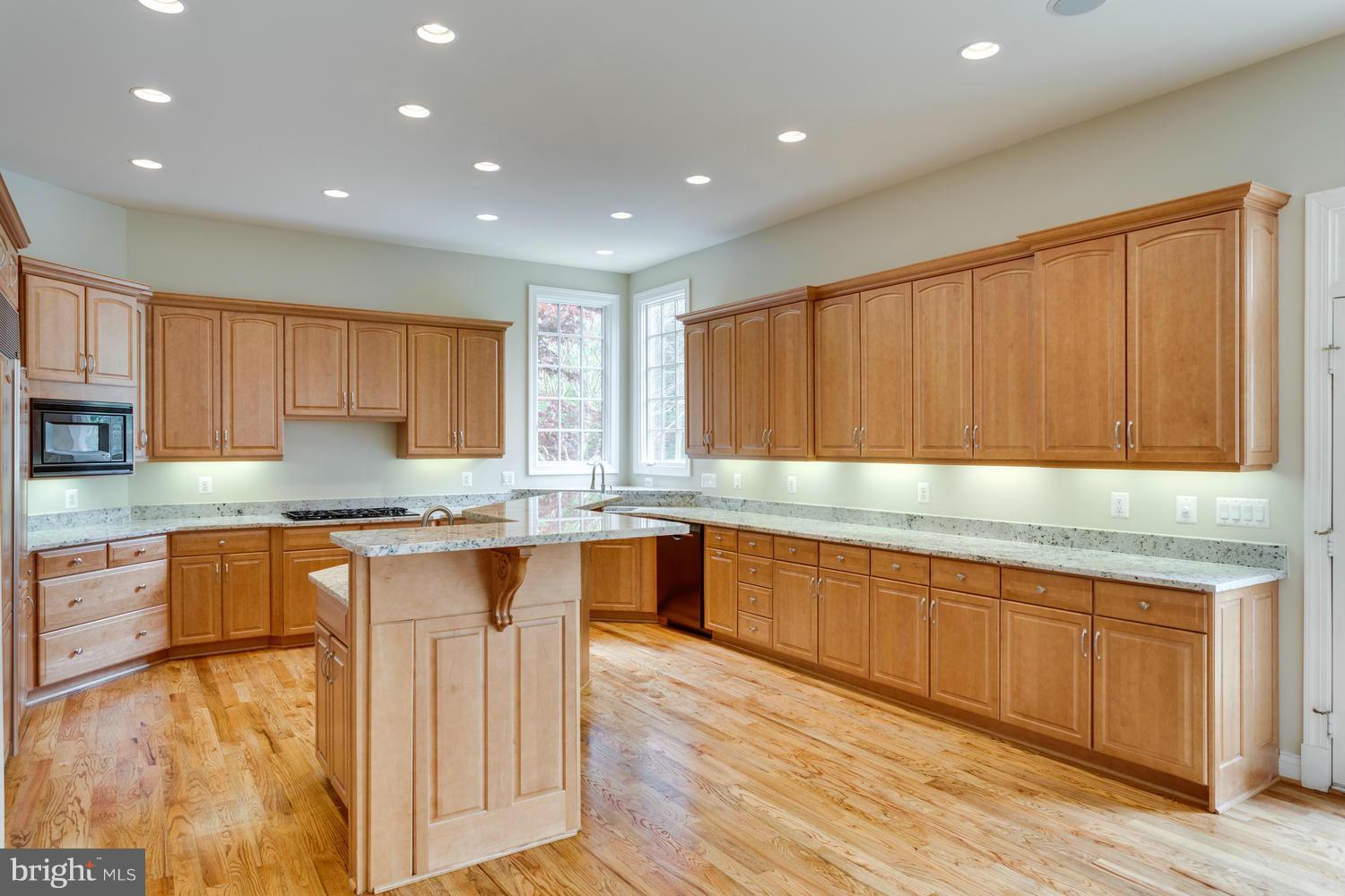 7825 Loughran Road McLean, VA 22102 - Photo 6 of 25 Kitchen