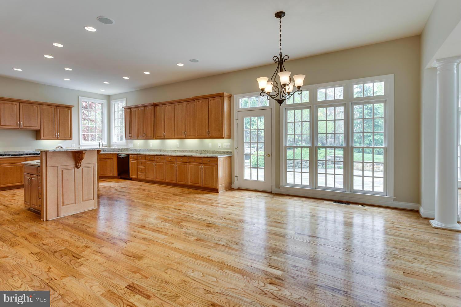 7825 Loughran Road McLean, VA 22102 - Photo 8 of 25 Breakfast Area